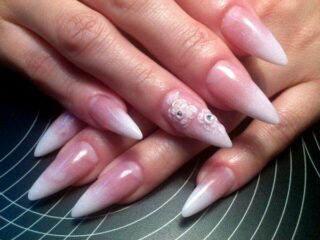 Наращивание ногтей: 10 мифов