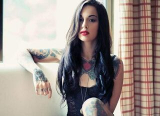 Татуировки для девушек, пирсинг, шрамирование.