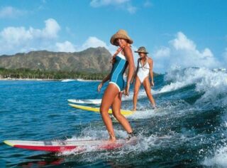 Женская школа серфинга. Активный отдых на Бали.