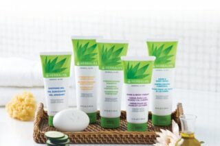 Новая линия ухода за телом и волосами Herbal Aloe