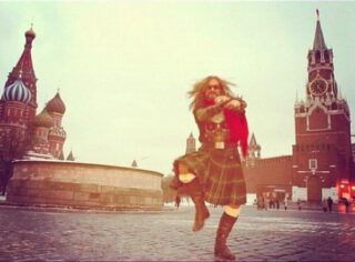 Джигурда станцевал в юбке на Красной площади