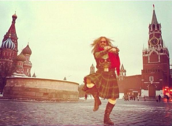 Джигурда станцевал в юбке на Красной площади