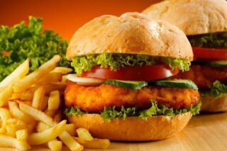 Диетологи назвали самые вредные продукты