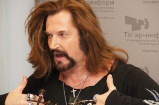 Джигурда пройдет по Арбату в женском белье