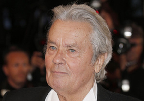 Ален Делон попал в больницу