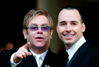 Сэр Элтон Джон узаконит свои отношения