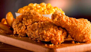 Браслет с жареной курицей: некоторые любят погорячее!