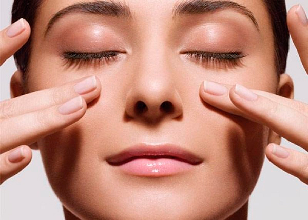 Как правильно выполнять массаж лица самостоятельно