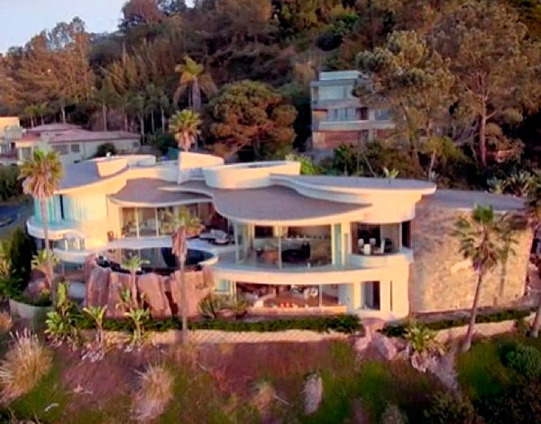 Загородные особняки звезд