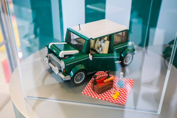 В Москве из LEGO® собрали MINI Cooper