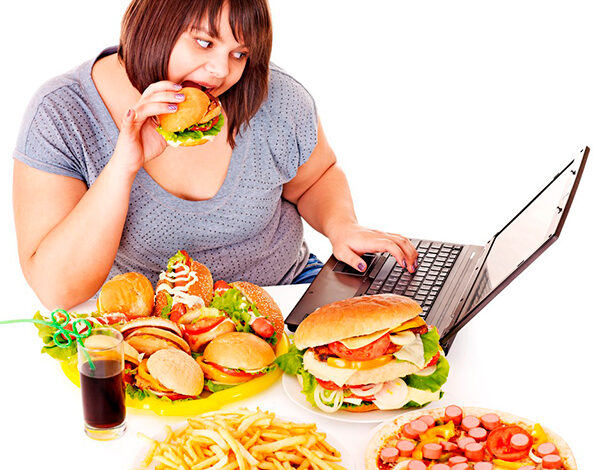 Компьютер приводит к ожирению у девушек!