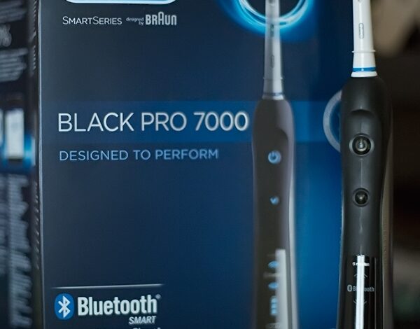 Oral-B Black PRO 7000 — самая умная щетка!