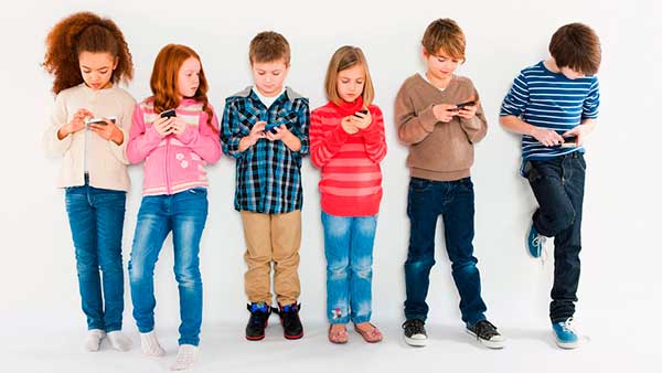 Смартфоны с играми убивают зрение