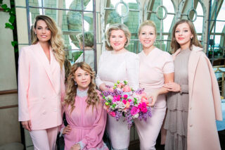 Компания Mary Kay®: социальная кампания «Я горжусь своей подругой».