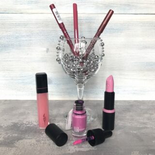 Летние помады и блески для губ: Essence, Vivienne Sabo, LUSH, L’Oreal