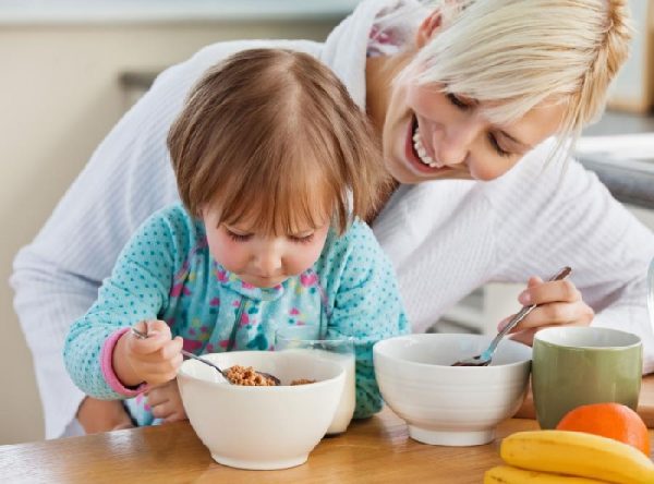 Как приучить ребенка завтракать?