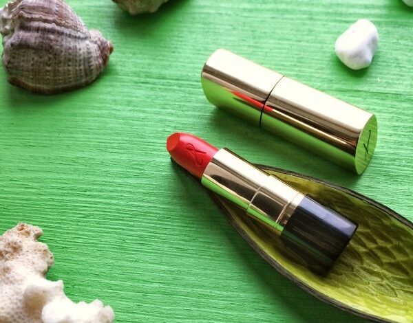 Губная помада ARTISTRY SIGNATURE COLOR в оттенке GLAM CORAL 21