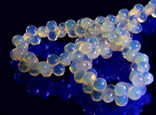 Лунный камень, свойства, кому подходит