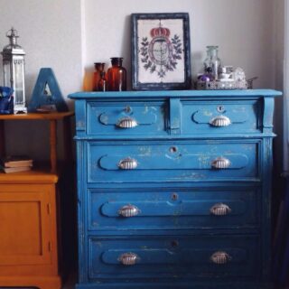 Атмосфера творчества. Реставрация мебели и «скульптурной живописи»