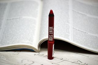Неоднозначный карандаш Velvet Stick Essence. Обзор