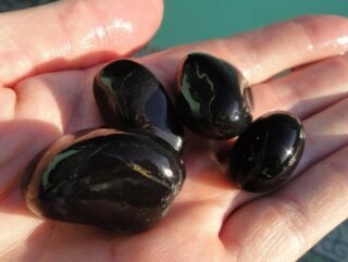 Камень гагат