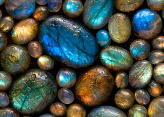 Камень лабрадор