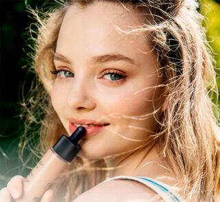 Новинка ARTISTRY HYDRA-V™ Легкая увлажняющая тональная основа с SPF15