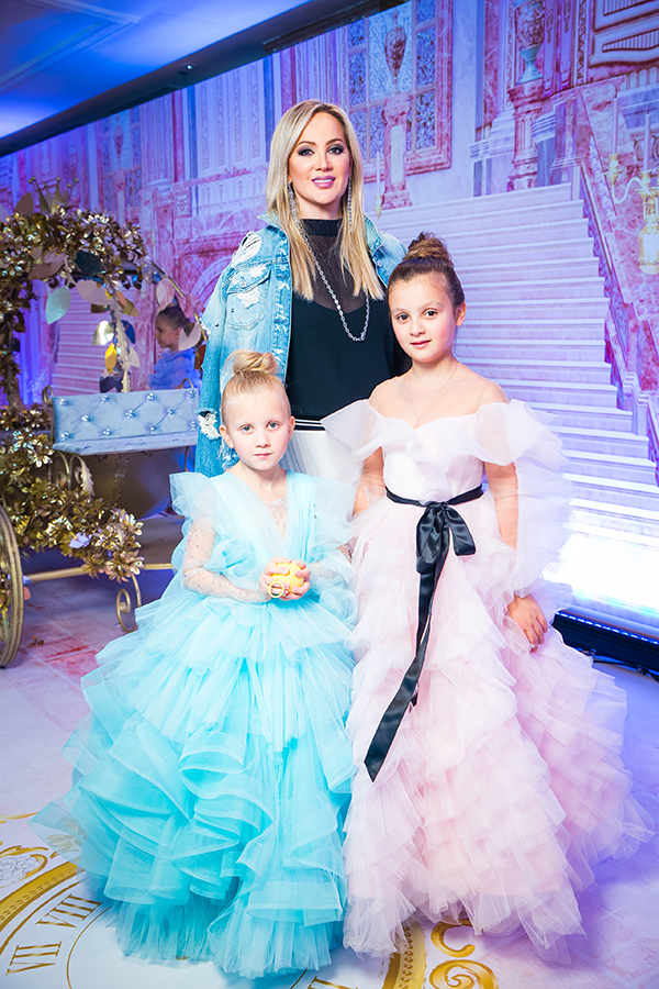 Инна Михайлова с дочками Иванной и Марией