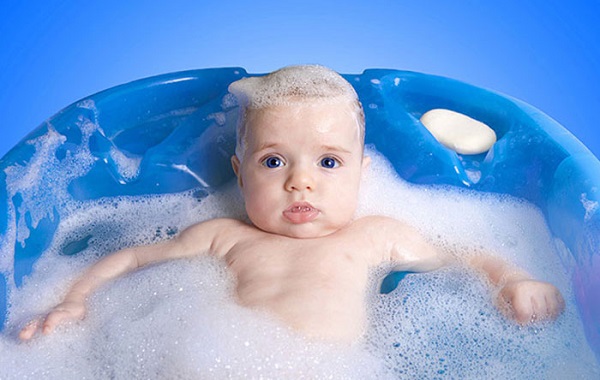 Купание малыша. Как сделать его веселым и безопасным