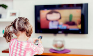 Как превратить телевизор в помощника для родителей?