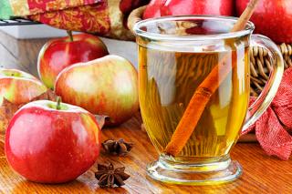 Встречаем осень правильно: 5 горячих напитков из фруктов и ягод