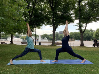 Вирабхадрасана 1 (Поза Воина 1)