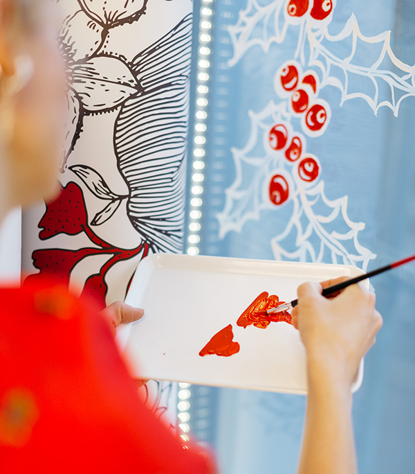 Ожившие открытки: сеть салонов «Пальчики» обновила витрины