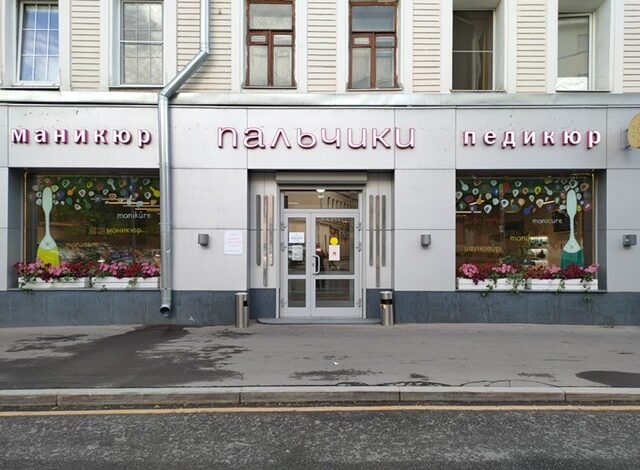 Игривое настроение — и яркие краски заиграли на окнах салонов «Пальчики»