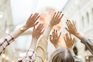 Сеть салонов «Пальчики» отмечает 14 лет