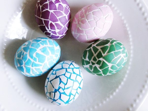 Красим пасхальные яйца вместе с детьми. 10 идей
